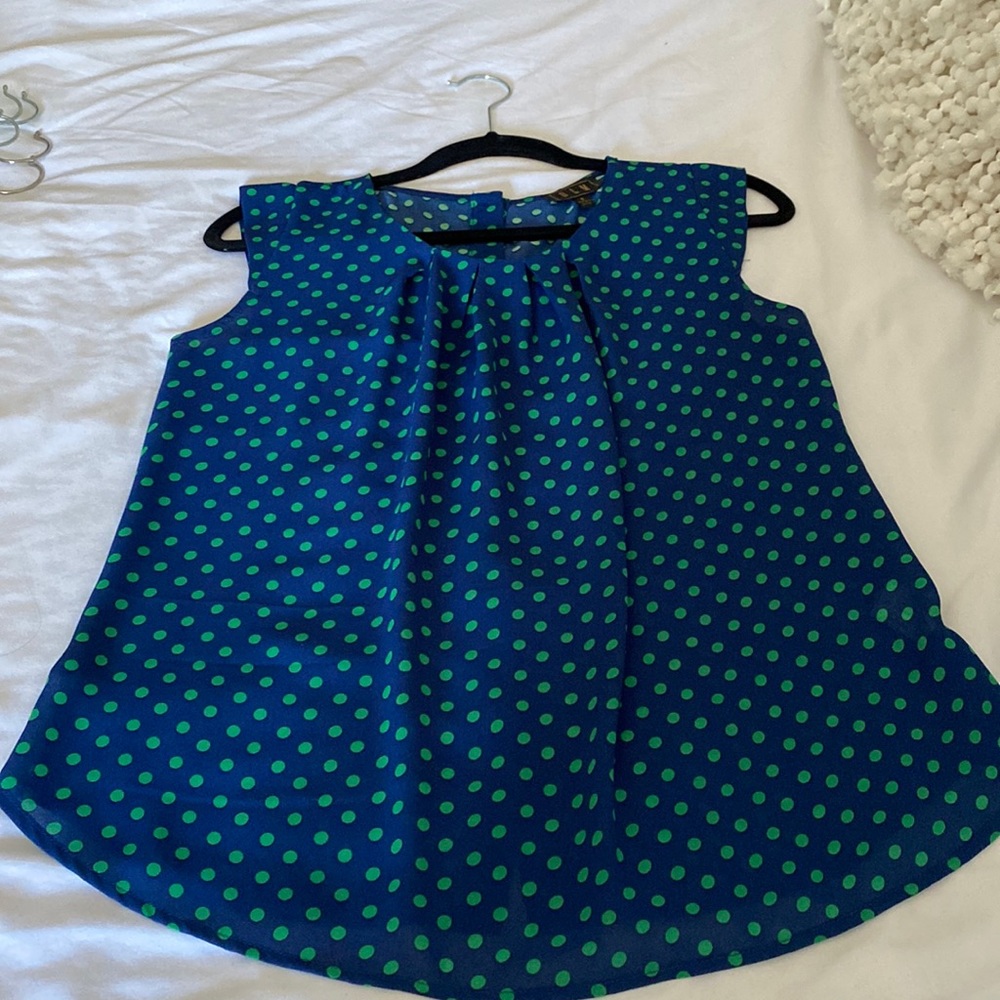 Cute blouse in size S